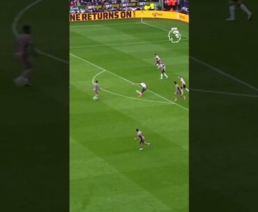 Alexander Isak FLOORS Micky van de Ven 🫣