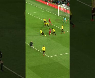 Mohamed Salah tricked all 3 defenders!