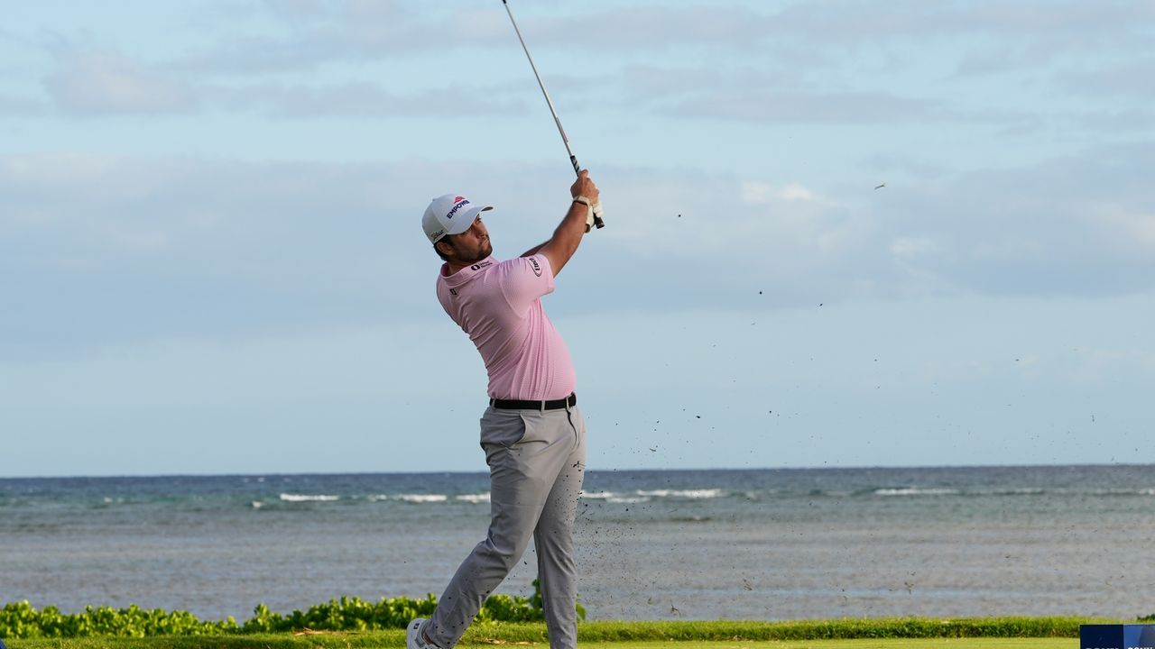 Davis Riley takes 2-shot lead in PGA Tour opener at wind-swept Waialae
