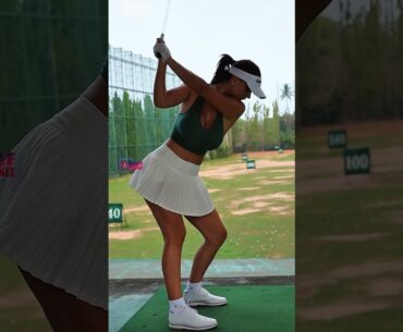 Amazing Golf Swing you need to see | Golf Girl awesome swing | Golf shorts | Juli