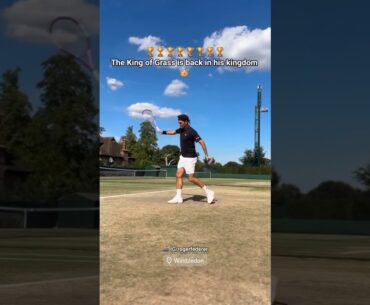 👑 The King of Grass Roger Federer  hitting in his kingdom at Wimbledon. #tennis