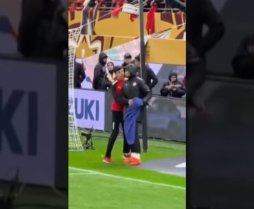 Moroccan ball boys try to steal Edouard Mendy's towel!