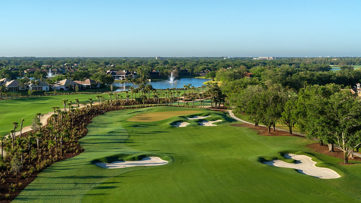 Are there any public golf courses in Naples, Florida?