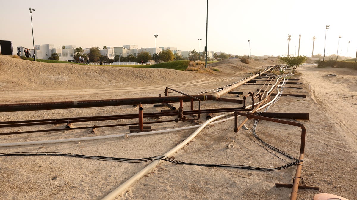 Above-ground oil pipelines a unique feature at Royal Golf Club Bahrain Above-ground oil pipelines a unique feature at Royal Golf Club Bahrain