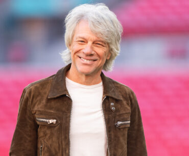 Watch Jon Bon Jovi Deliver a Vintage “Livin’ on a Prayer” at Tiger Woods’ 50th Birthday Party