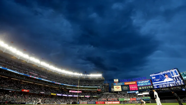 Former Yankees star leads celebrity golf tournament thanks to 129-average clubhead speed image