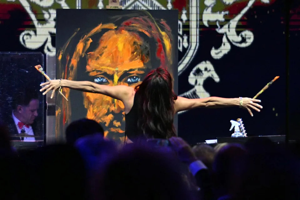 Christian speed artist Vanessa Horabuena paints a Jesus art piece during the New Year's Eve party at Mar-a-Lago. / JIM WATSON / AFP via Getty Images
