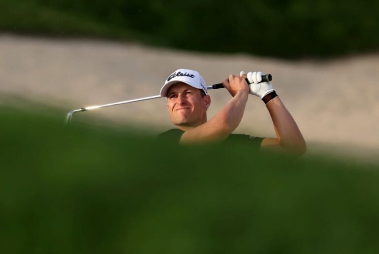 Hill takes two-shot lead into Sunday in Bahrain
