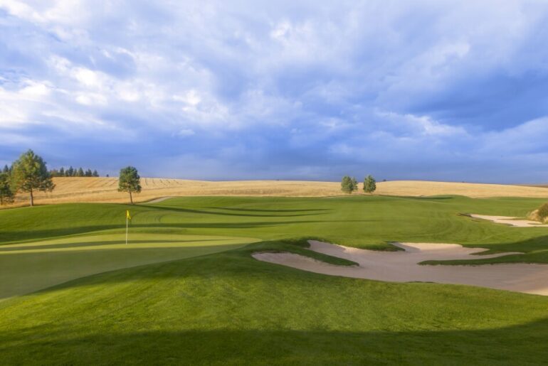 Circling Raven: Recognized by Golfweek, USA Today