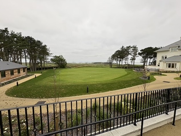 Golfers, the Dunluce Lodge is by far one of the best places to stay if you’re planning a golfing trip to Northern Ireland, or Royal Portrush