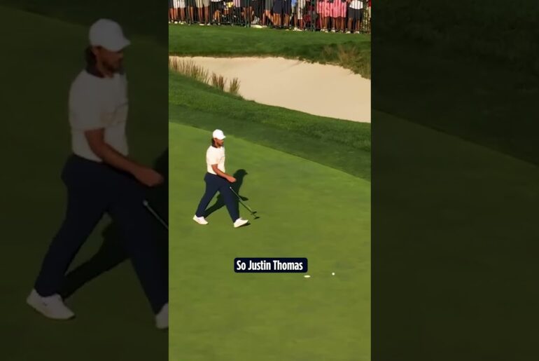 Justin Thomas handles the PRESSURE! 🫣