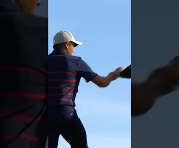 Morikawa's MAGIC flop shot! 😍