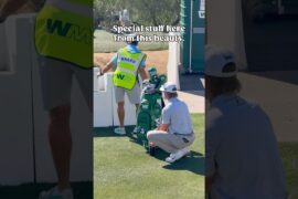 Potentially the coolest bag on tour?! Do you agree?..#golf #knapptime #pgatour #golfbag