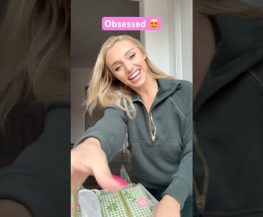 One of the cutest golf brands I’ve seen 💚🌸 #golf #golfgear #golfgirls #golfers #barbie #cartgirl ￼