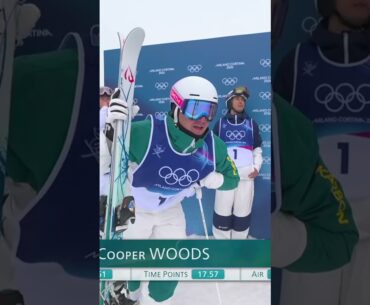 What a run! 🤩 Cooper Woods wins gold for Team Australia in the #FreestyleSkiing men's moguls!