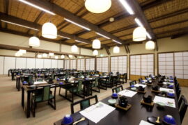 A golf tournament accommodation dinner venue where kaiseki dishes are served.