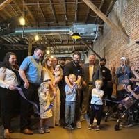 Classic Swing Golf Lounge hosts grand opening | Arts & Culture