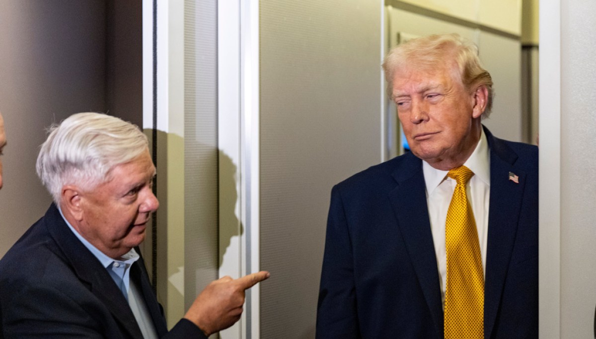 Lindsey Graham tells Trump he has 'generational opportunity' to take on Iran