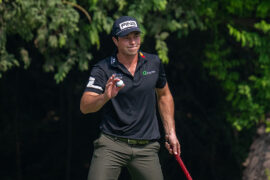 NEW DELHI, INDIA - OCTOBER 18: Viktor Hovland of Norway acknowledges the crowd after holing his putt on hole 1 on day three of the DP World India Championship 2025 at Delhi Golf Club on October 18, 2025 in New Delhi, India. (Photo by Jason Butler/Getty Images)