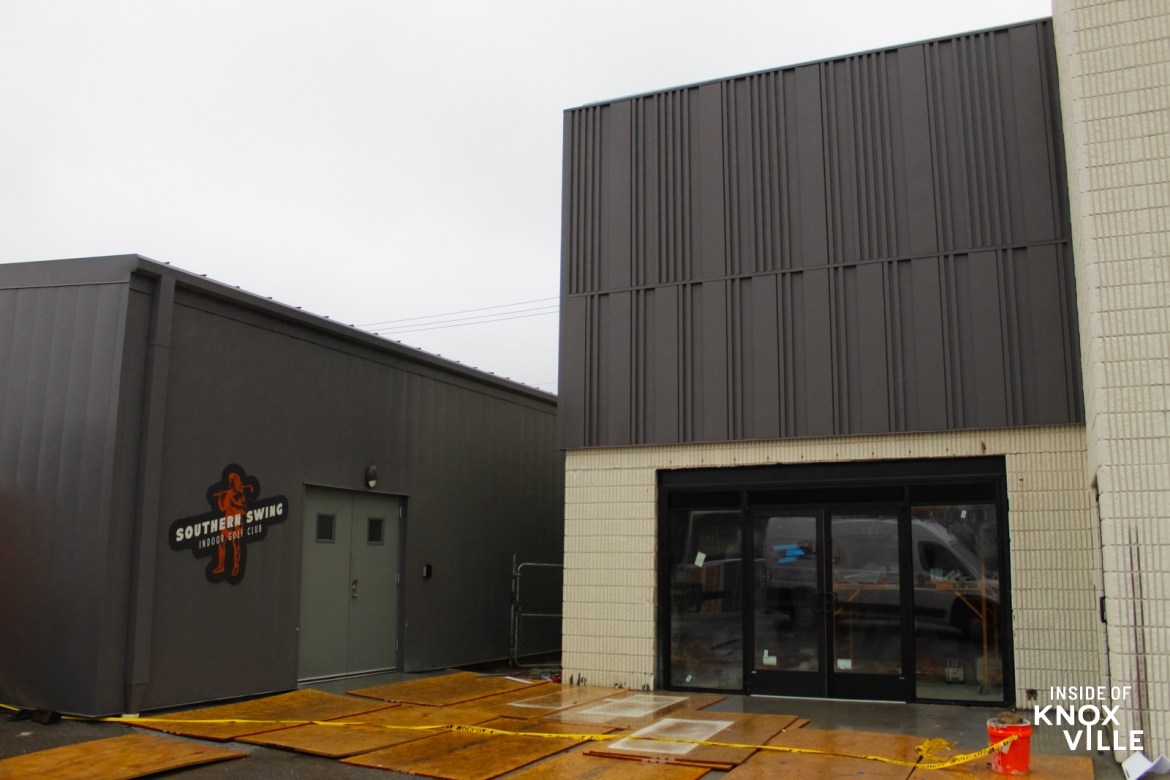 Public Entrances, Southern Swing Golf Club (left) and Regus (right), February 2026