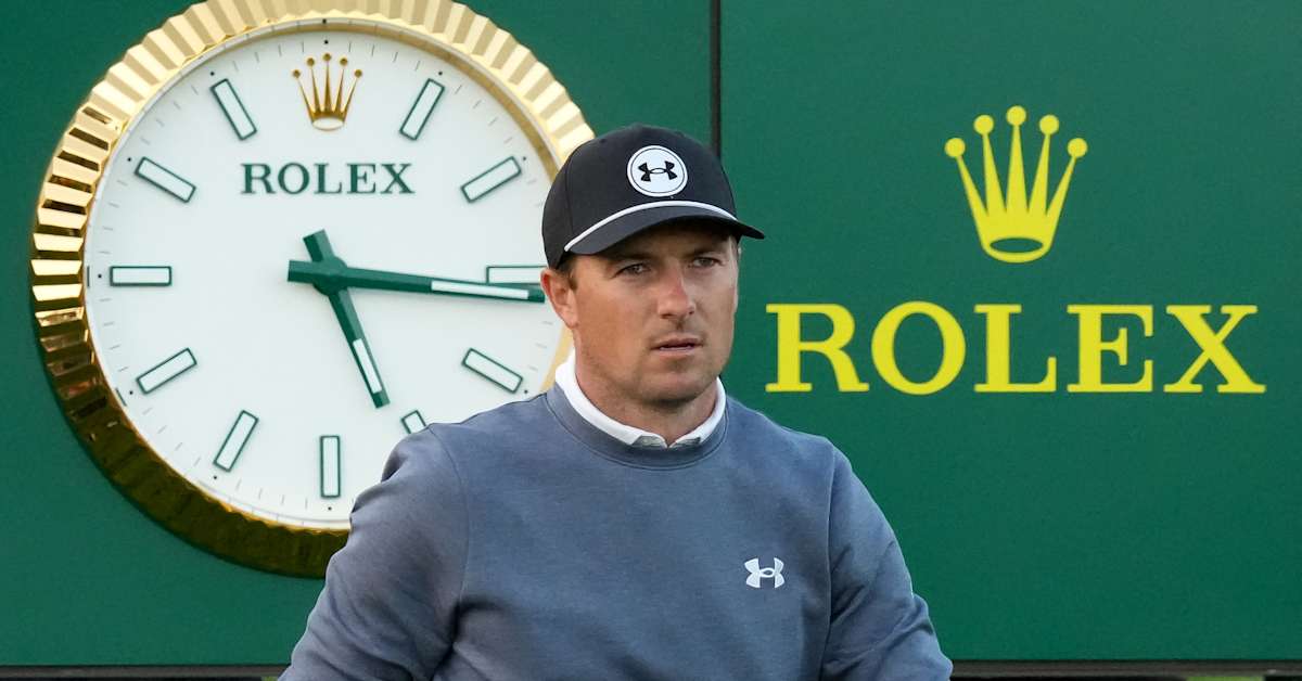 Signature Scroll: Stars left searching at Riviera Signature Scroll: Stars left searching at Riviera