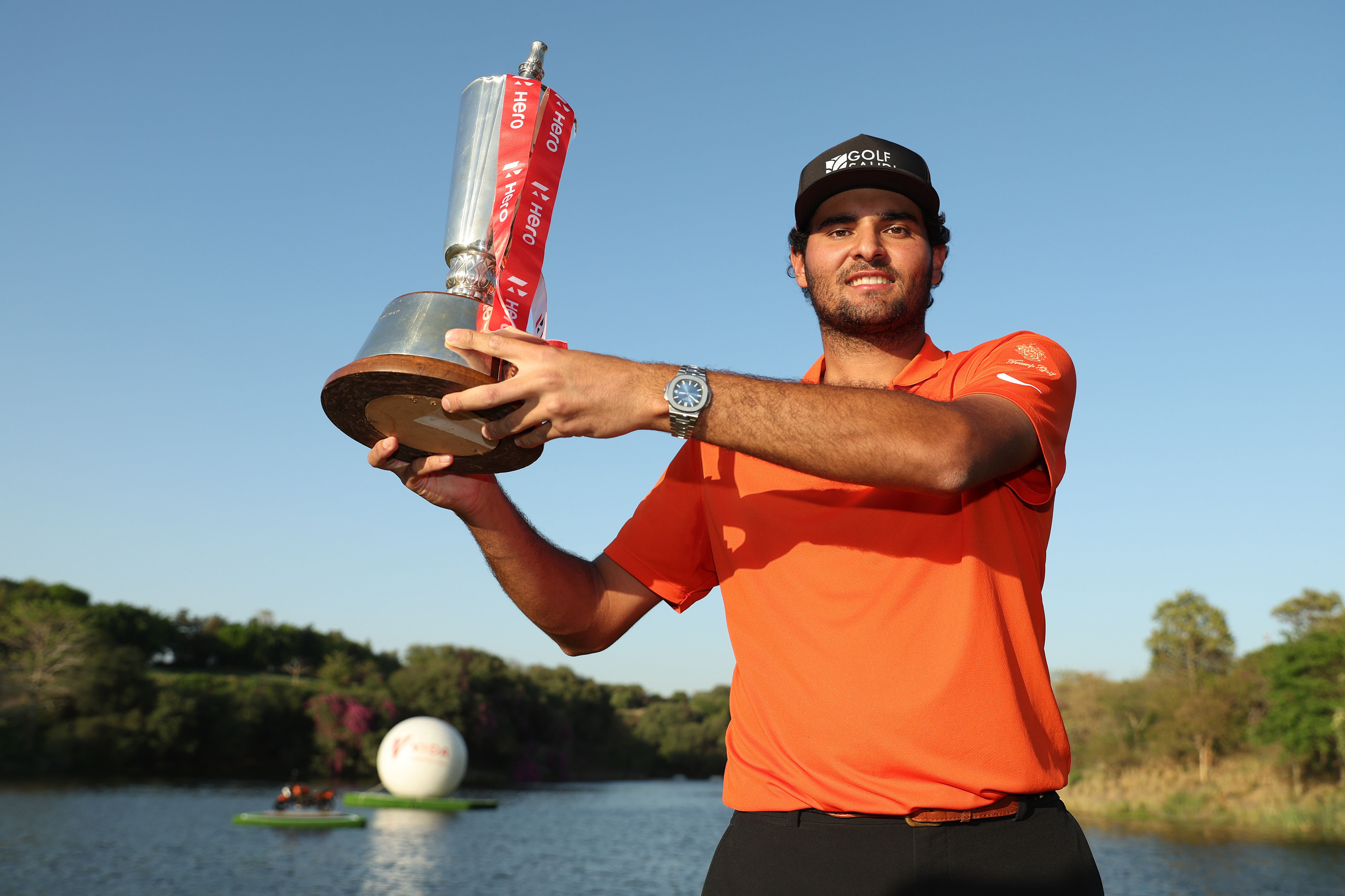 Eugenion Chacarra holds the Hero Indian Open trophy