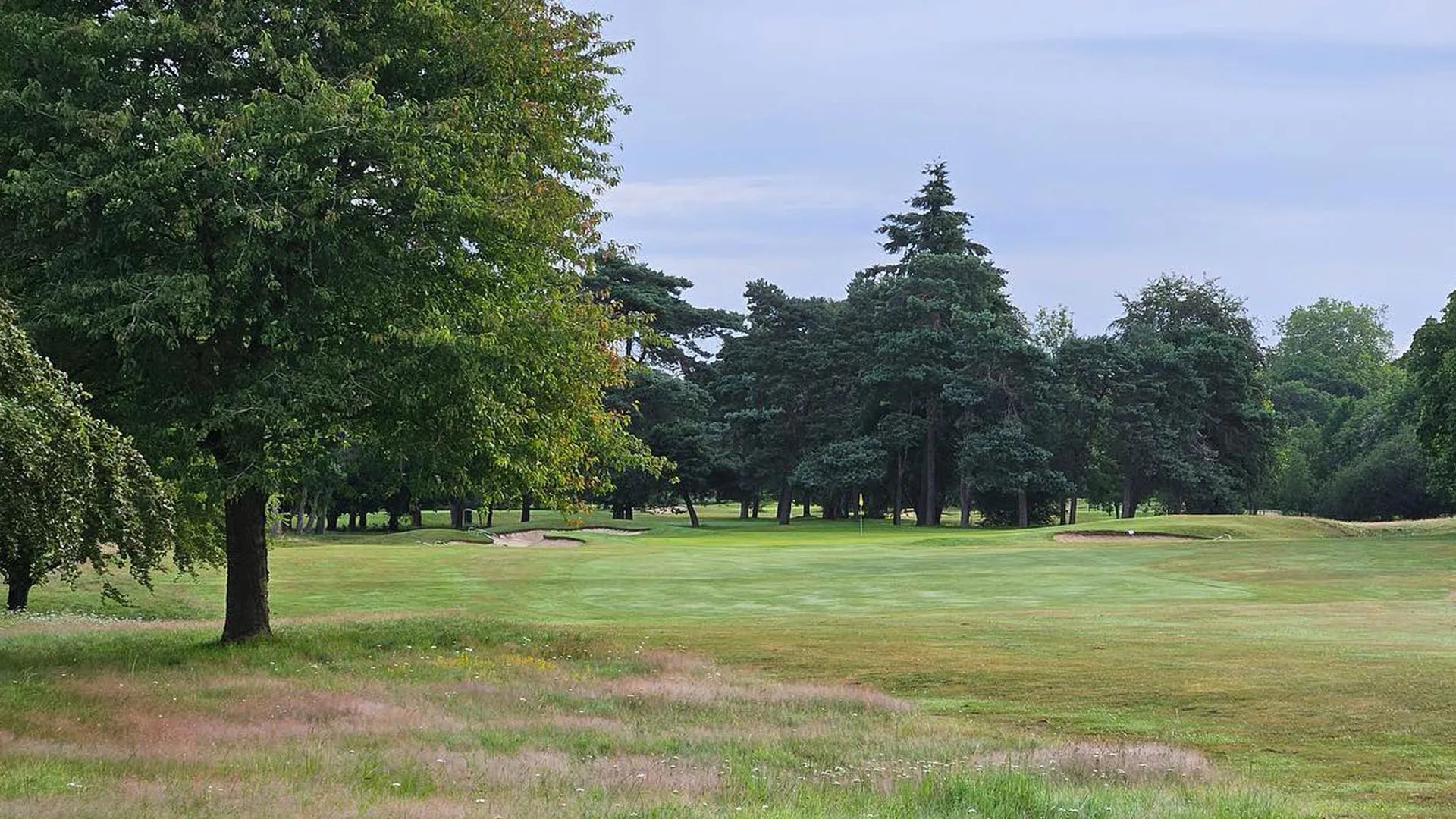 Golf course linked with iconic James Bond film forced to close nine holes after EFL club takeover