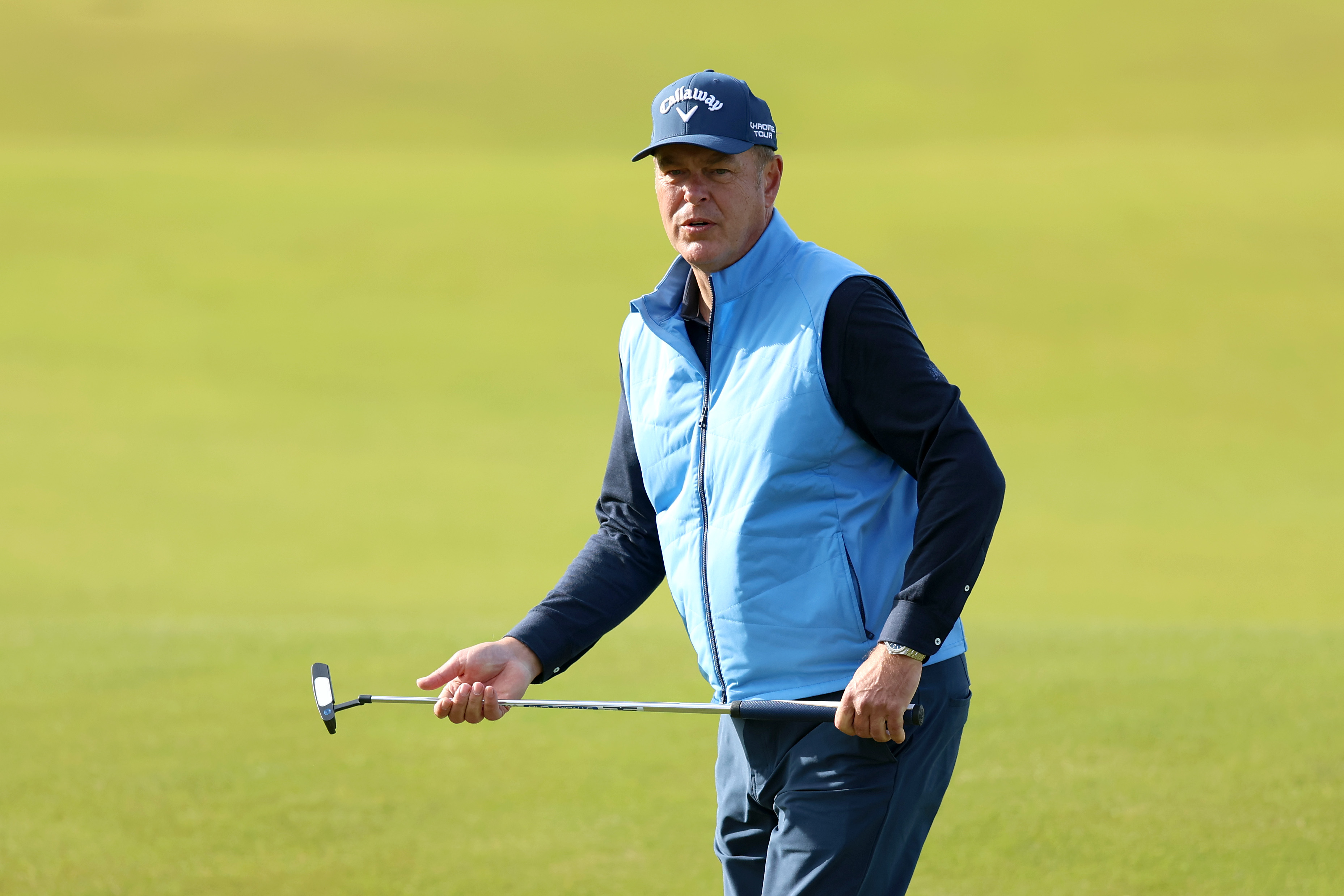 Peter Jones watches a putt