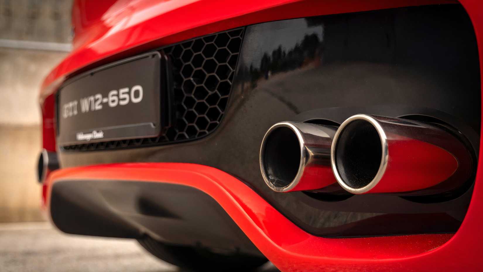 Volkswagen Golf GTI W12-650 quad exhaust