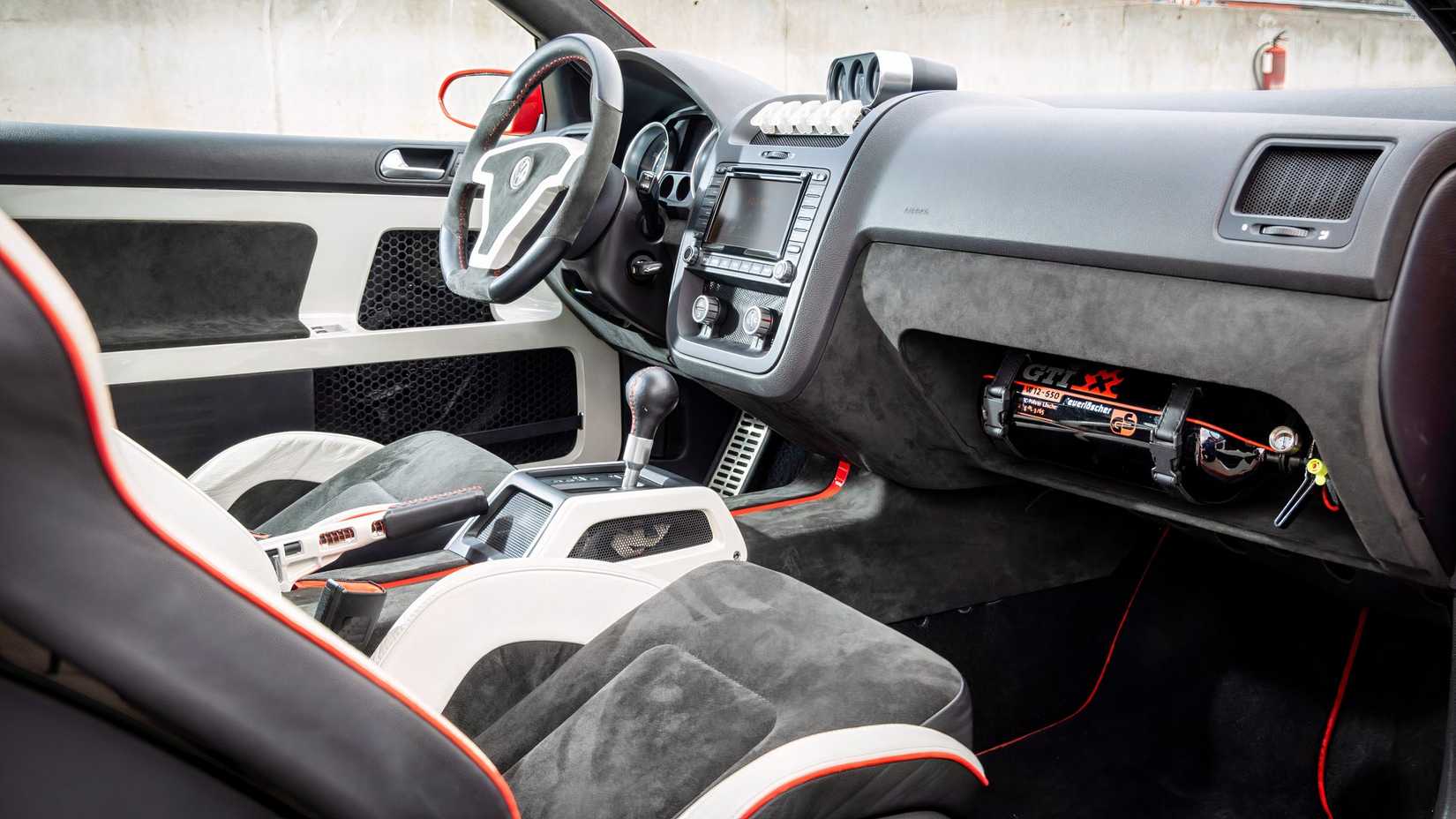 Volkswagen Golf GTI W12-650 interior