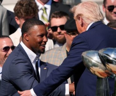 Eagles' Saquon Barkley defends golfing with President Trump, who claims he told Giants not to let RB leave