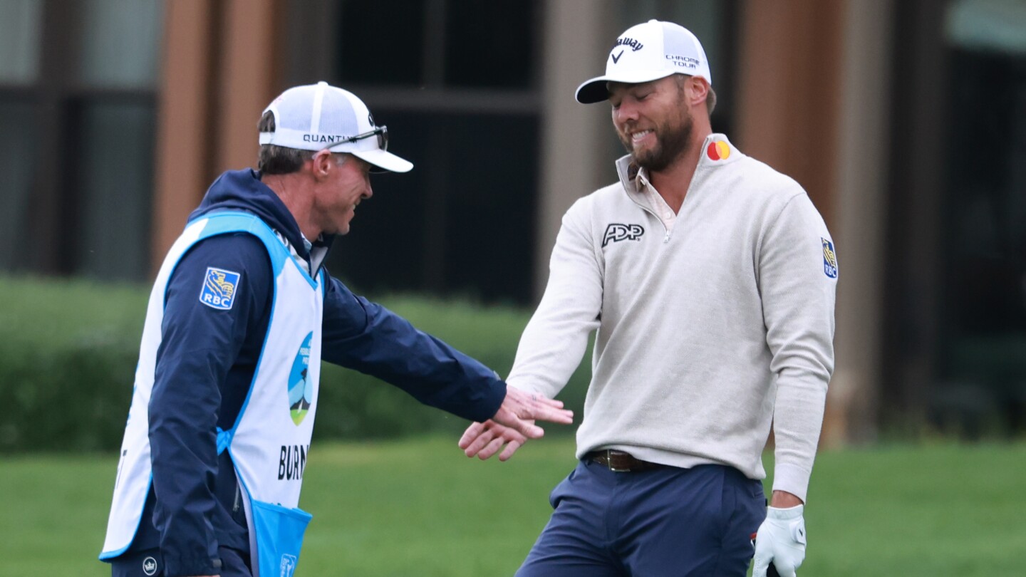 Watch: Back-to-back, hole-out eagles on Pebble Beach’s first hole Watch: Back-to-back, hole-out eagles on Pebble Beach's first hole
