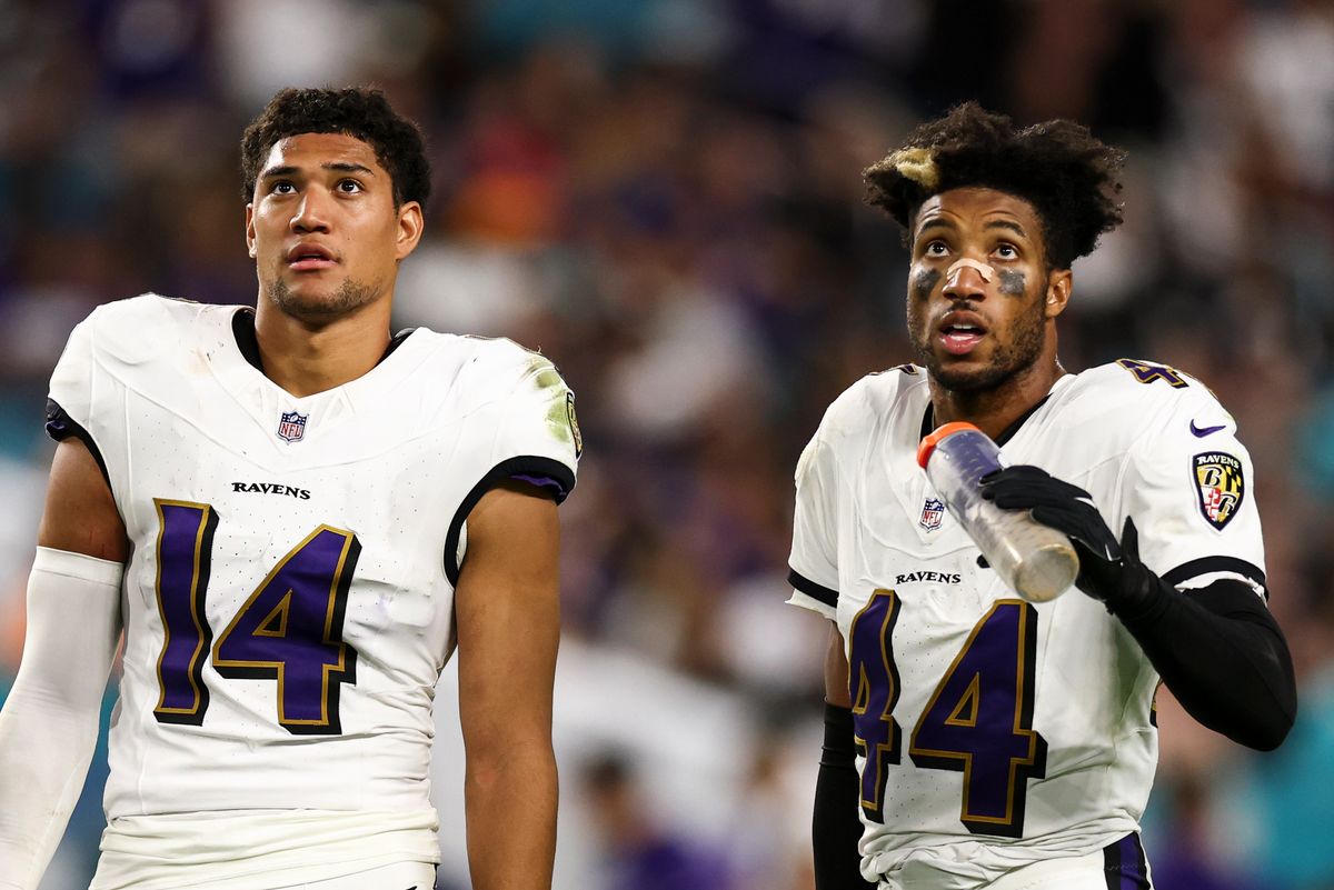 Baltimore Ravens players Kyle Hamilton and Marlon Humphrey (R)