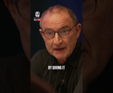 Roy Keane chasing a referee? Completely out of his character! 👀