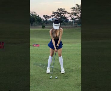 Amazing Golf Swing you need to see | Golf Girl awesome swing | Golf shorts | Ruth