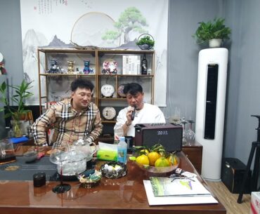 중국 광주 악어가죽공장 사장 사무실에서 밤늦게 노래 한사라.~~~