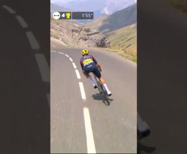 Is it 𝙢𝙚𝙨𝙢𝙚𝙧𝙞𝙨𝙞𝙣𝙜 or 𝙩𝙚𝙧𝙧𝙞𝙛𝙮𝙞𝙣𝙜 watching Tom Pidcock descending!? #cycling #TourDeFrance