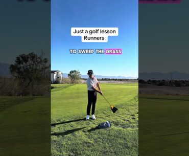 How to hit a runner chip #golf #golftips #golfswing #golfing