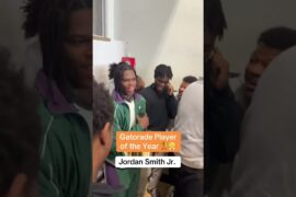 Jordan Smith Jr. was surprised with the Player of the Year award by NBA legend John Wall 👏