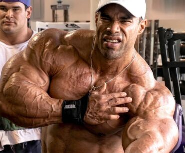SHOULDER DAY WITH KEVIN LEVRONE - MONSTER DELTS IN THE 90'S - KEVIN LEVRONE SHOULDER DAY MOTIVATION
