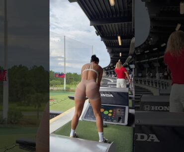 Amazing Golf Swing you need to see | Golf Girl awesome swing | Golf shorts | Dani Gil