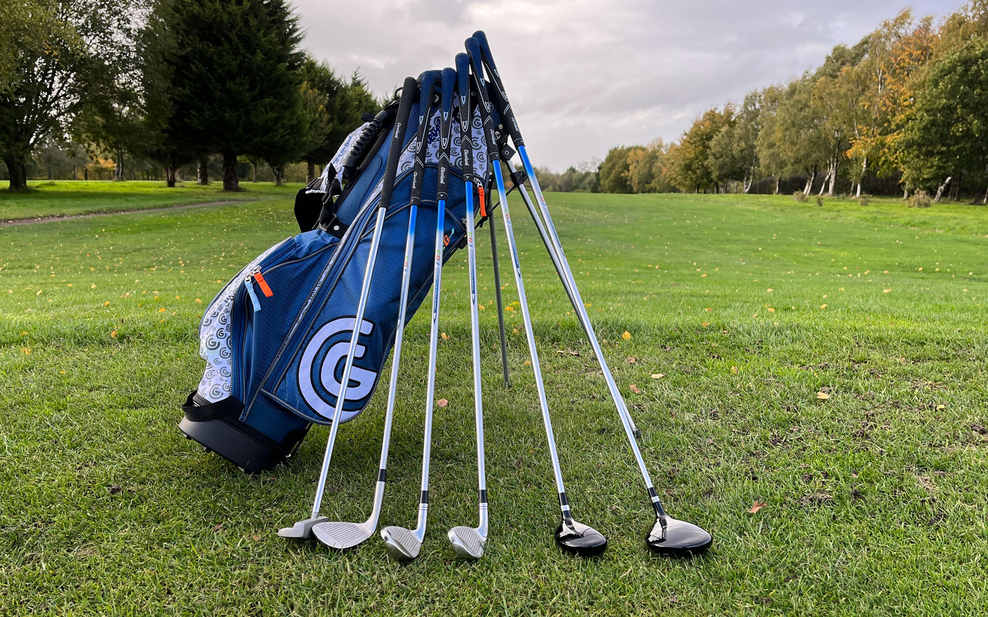 Cleveland Golf Junior Set Review resting on the course showing off its excellent bag and clubs