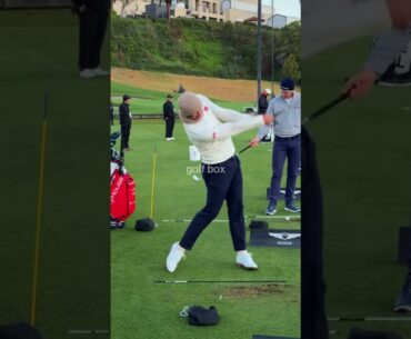 계속보게되는 아담스콧의 드라이버 스윙 영상