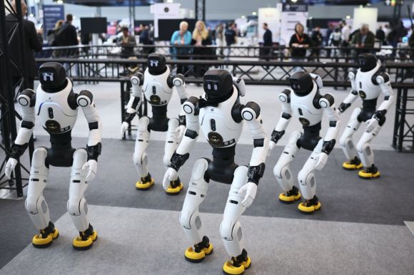 Robot caddies are gaining attention as a new solution to ease manpower shortages at domestic golf courses. Photo by EPA Yonhap News