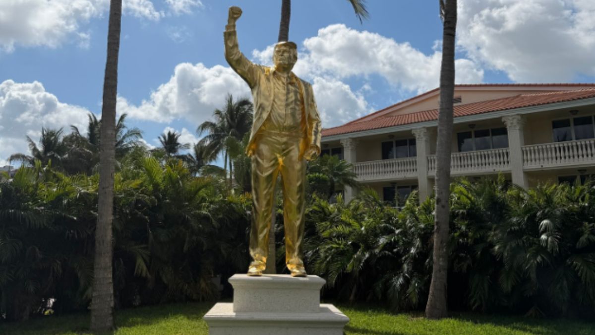new-giant-gold-donald-trump-statue-debuts