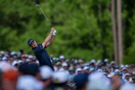 Justin Rose collapses at the Masters. But a simple gesture speaks volumes