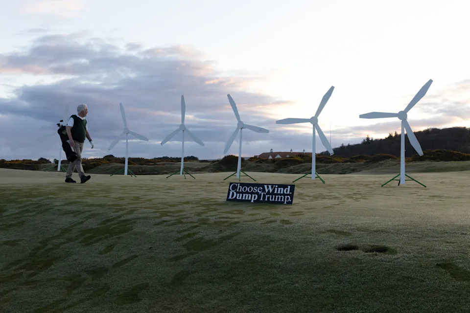 Greenpeace activists install a wind farm on a green of the Trump Turnberry Golf Club,   together with a sign reading ‘Choose wind, dump Trump’. / Lucy Cartwright / © Lucy Cartwright / Greenpeace