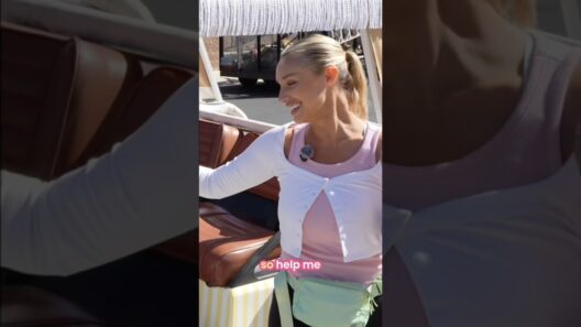 What do you think ☺️ #cartgirl #golf #golfgirls #golfers #barbie #golfer #golfgear #golfcart #cute
