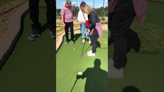 Girls Putt Putt. #golf #golfskill #youtubeshorts #golfnetwork #golfswing #trendingshorts #golfer