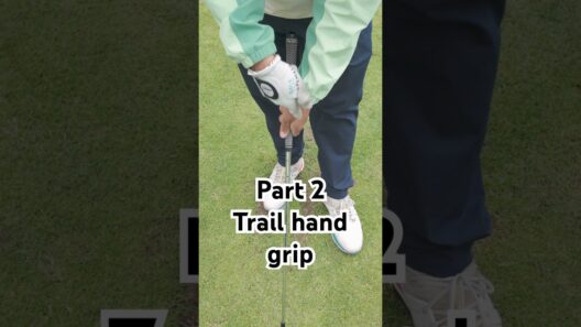 Left handed golf grip - Trail Hand position by a Lefty. #lefthandedgolf #leftygolf #golftips